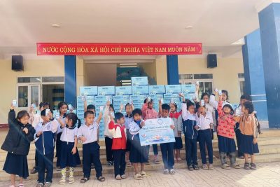 Ngày 07/1/2025 liên đội nhận 100 thùng sữa từ quý công ty & Cửa hàng sữa Đăng Quang xã Eakar