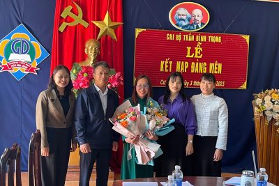 LỄ KẾT NẠP ĐẢNG VIÊN MỚI CỦA CHI BỘ TRƯỜNG TIỂU HỌC TRẦN BÌNH TRỌNG 2025